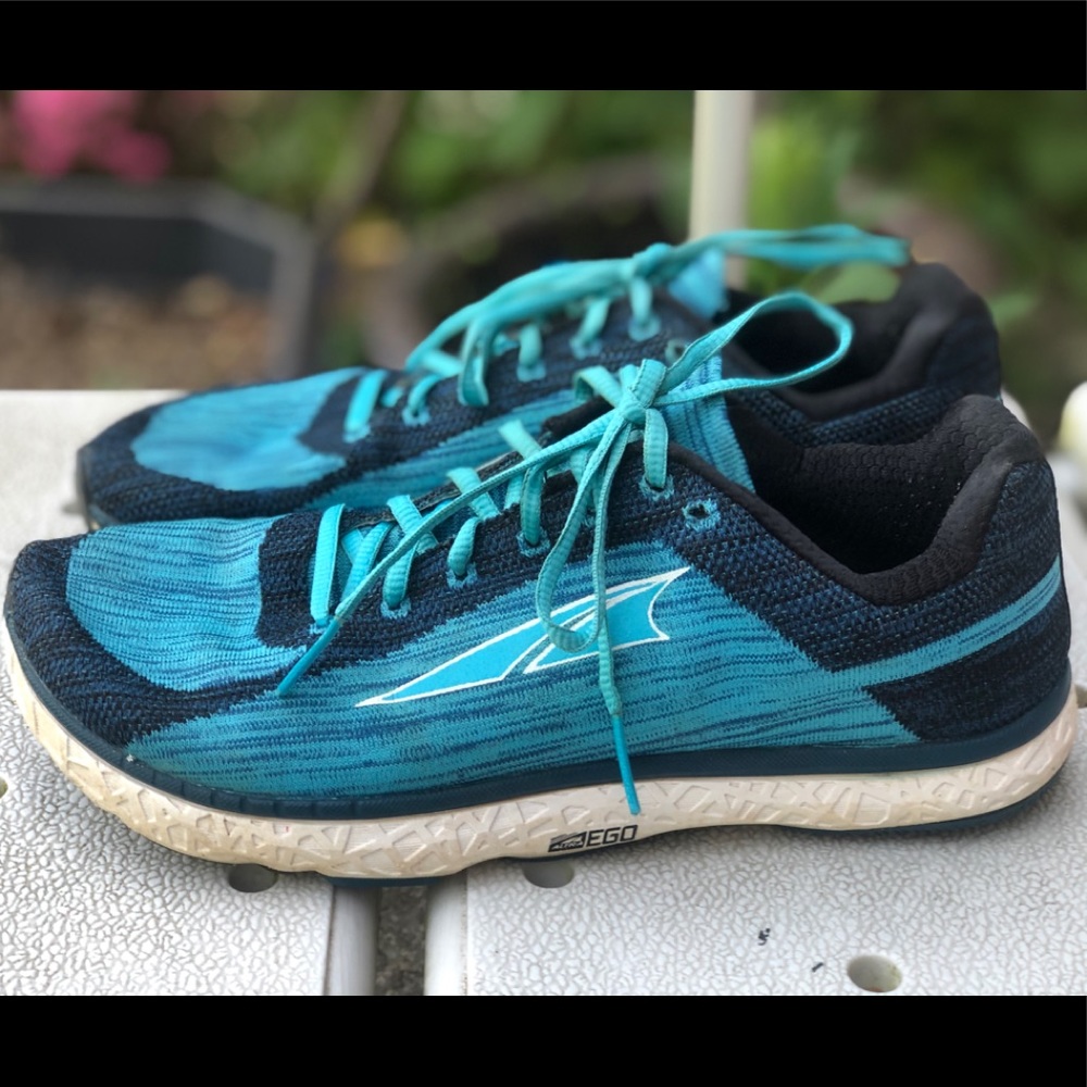 Altra Escalante Blue Knitted Sneakers Size…